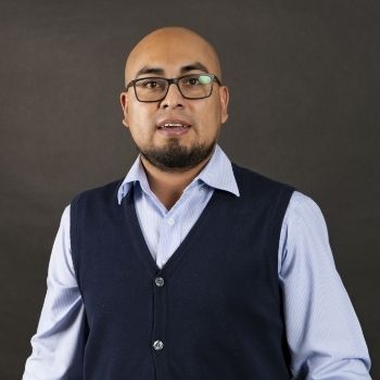 Fotografía de Alvaro Celi docente de Juan Pablo II en Ecuador